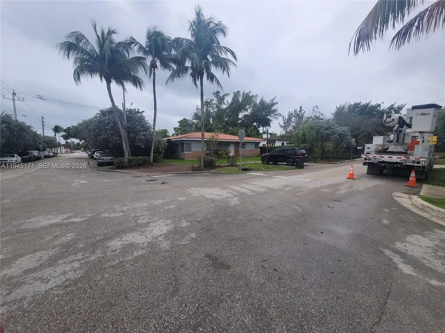 1300 Marseille Dr, Miami Beach, FL 33141 - #2