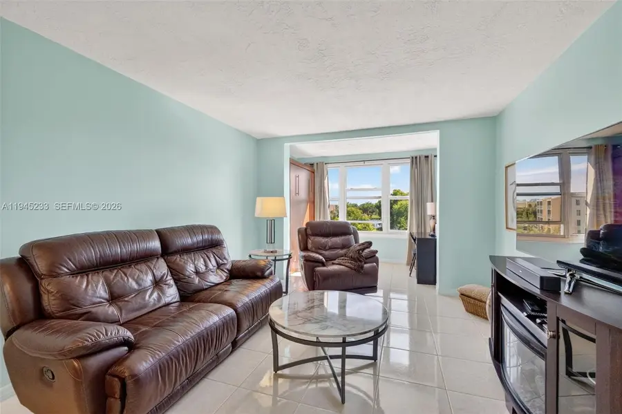 2801 Somerset Dr #408, Lauderdale Lakes, FL 33311 - Image #2