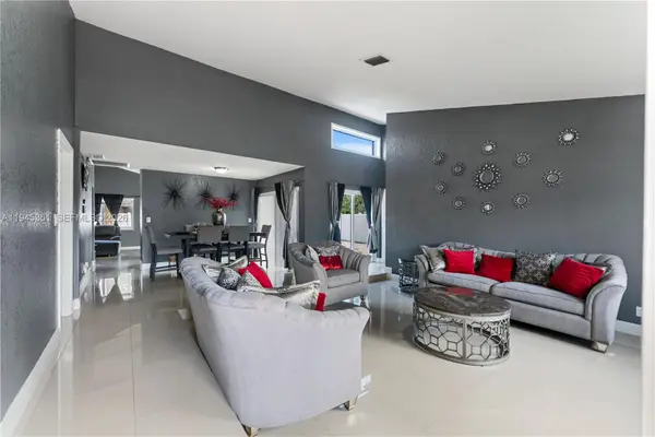 7527 SW 6th Ct, North Lauderdale, FL 33068