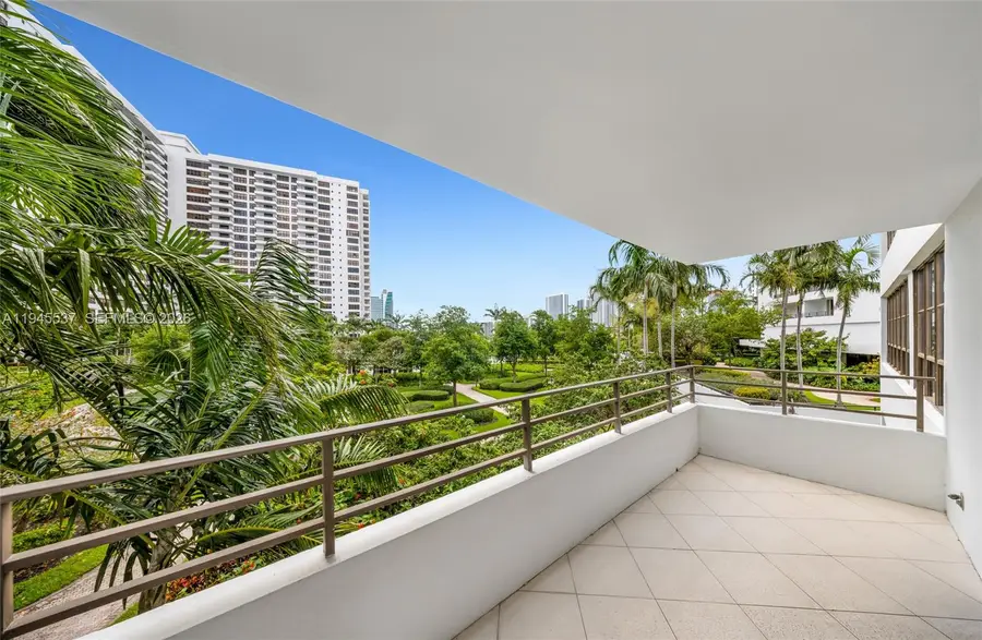 600 Three Islands Blvd #212, Hallandale Beach, FL 33009 - Image #2