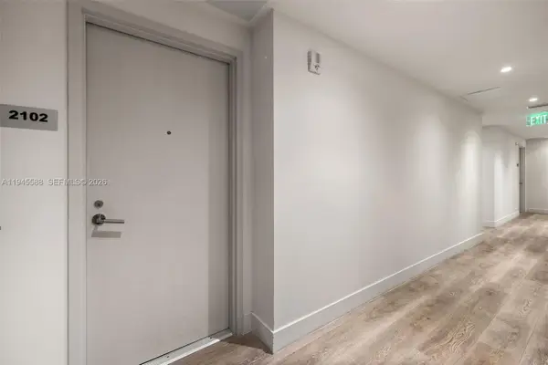 239 SW 9th St #2102, Miami, FL 33130