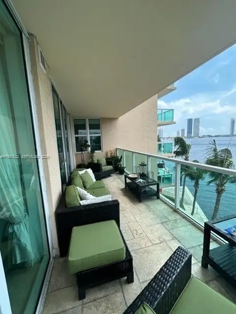 3330 NE 190 St #415, Aventura, FL 33180