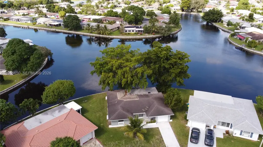 5805 NW 72nd Ave, Tamarac, FL 33321-6039 - Image #2