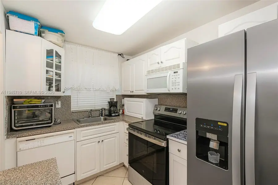 9660 Sunrise Lakes Blvd #202, Sunrise, FL 33322 - Image #2