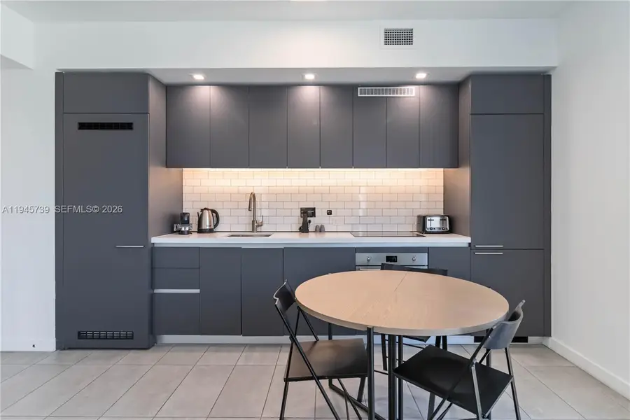 227 NE 2nd St #2506, Miami, FL 33132 - Image #3