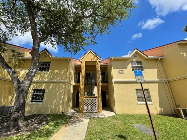 18320 NW 68th Ave #G, Hialeah, FL 33015