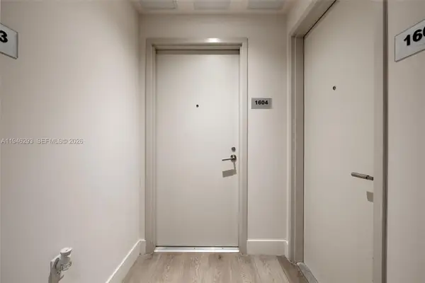 239 SW 9th St #1604, Miami, FL 33130