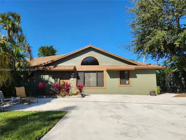 825 Dogwood Dr, Delray Beach, FL 33483