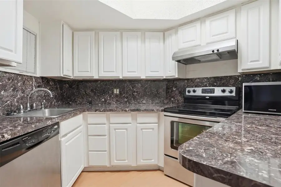 8363 Lake Dr #503, Doral, FL 33166 - Image #3