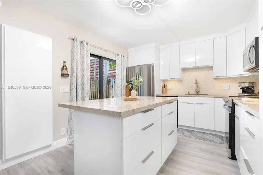 9844 NW 6th Ct, Plantation, FL 33324 - Image #2