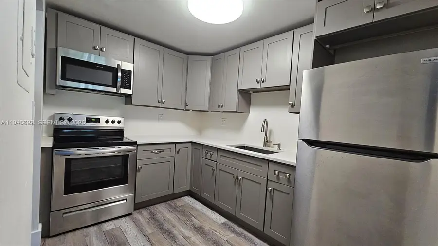 120 Lakeview Dr #113, Weston, FL 33326 - Image #3