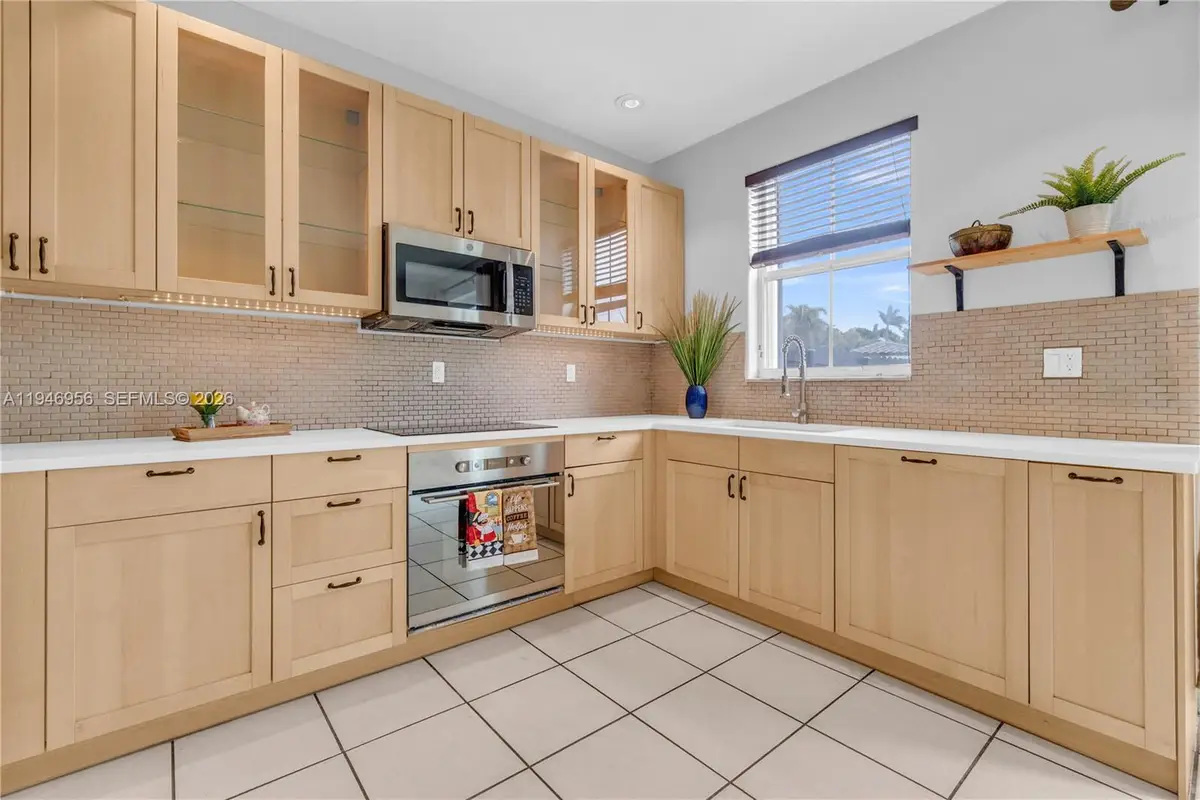 5400 NW 107th Ave #401, Doral, FL 33178 - Image #1