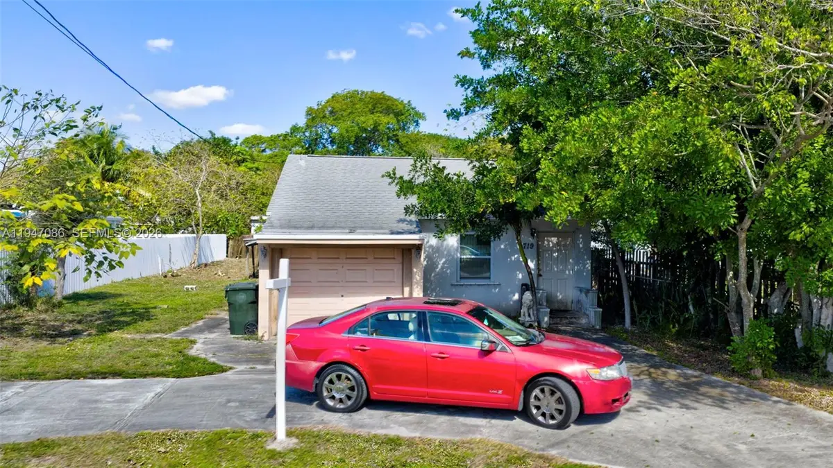719 NE 37th St, Oakland Park, FL 33334 - Image #1