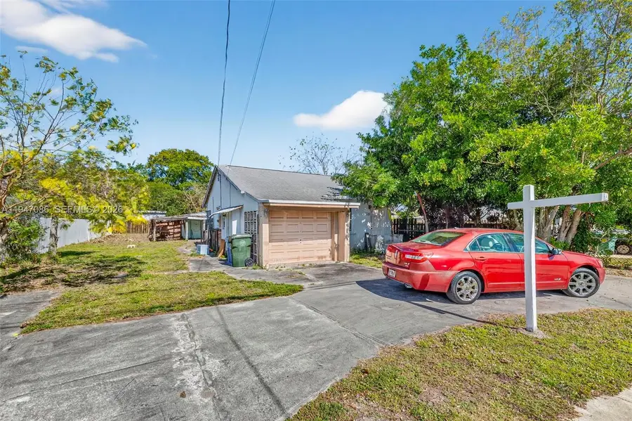 719 NE 37th St, Oakland Park, FL 33334 - Image #2