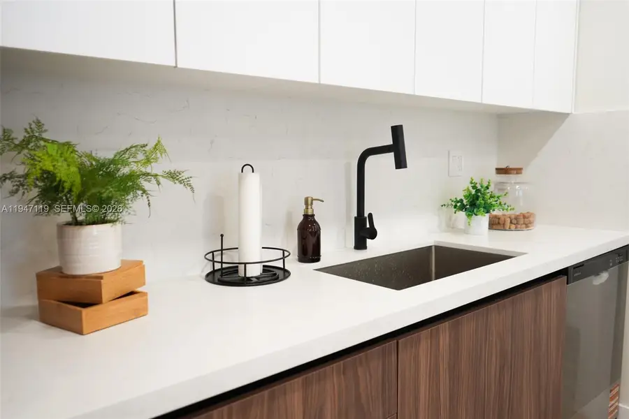 9202 NW 81st Ct, Tamarac, FL 33321 - Image #3