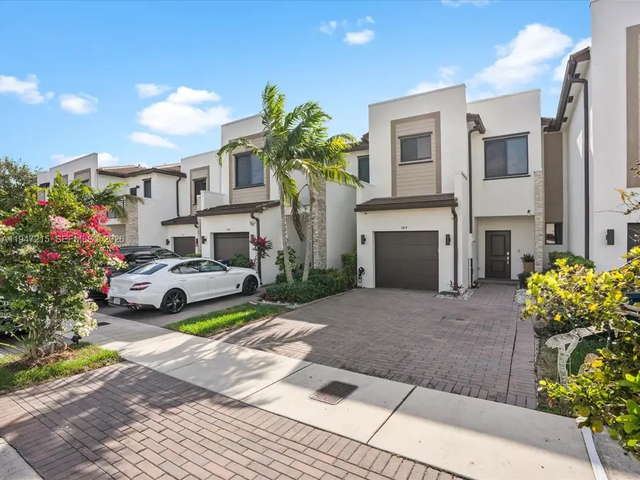 544 NE 206th Ln, Miami, FL 33179 - Image #2