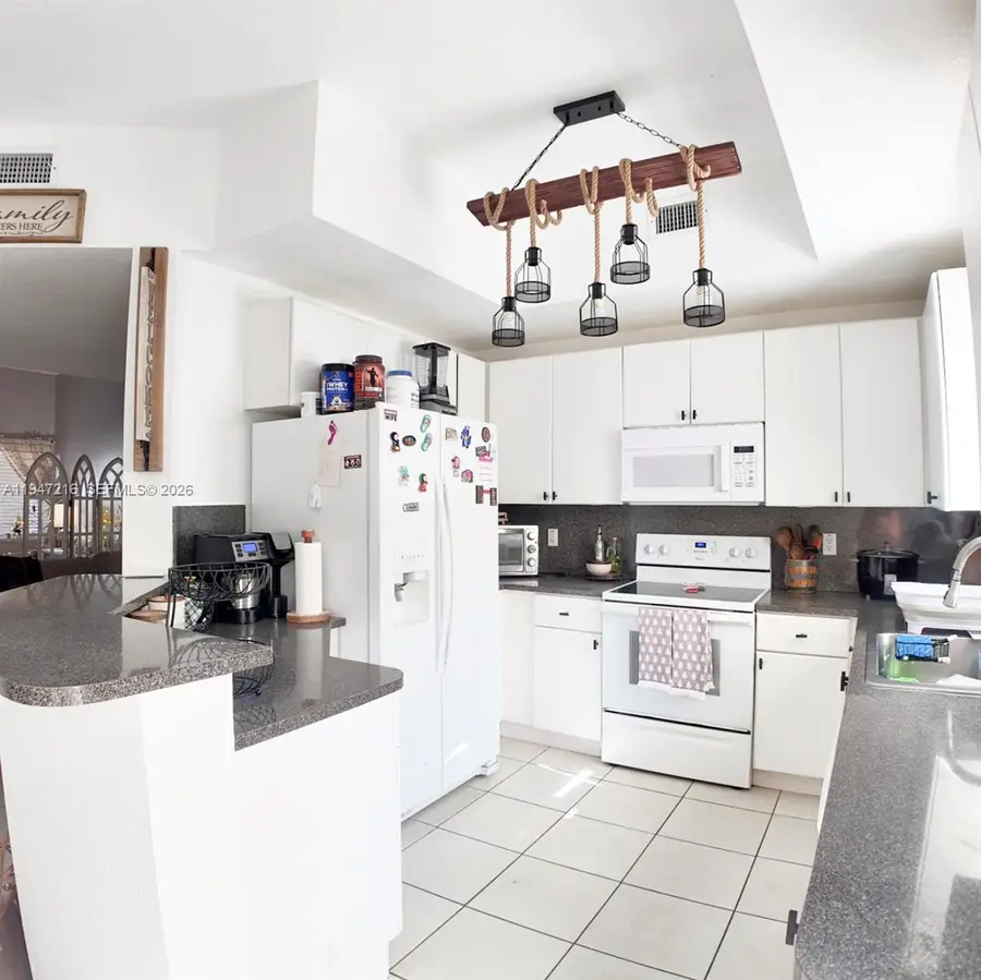 8884 SW 220th Ln, Cutler Bay, FL 33190 - Image #3