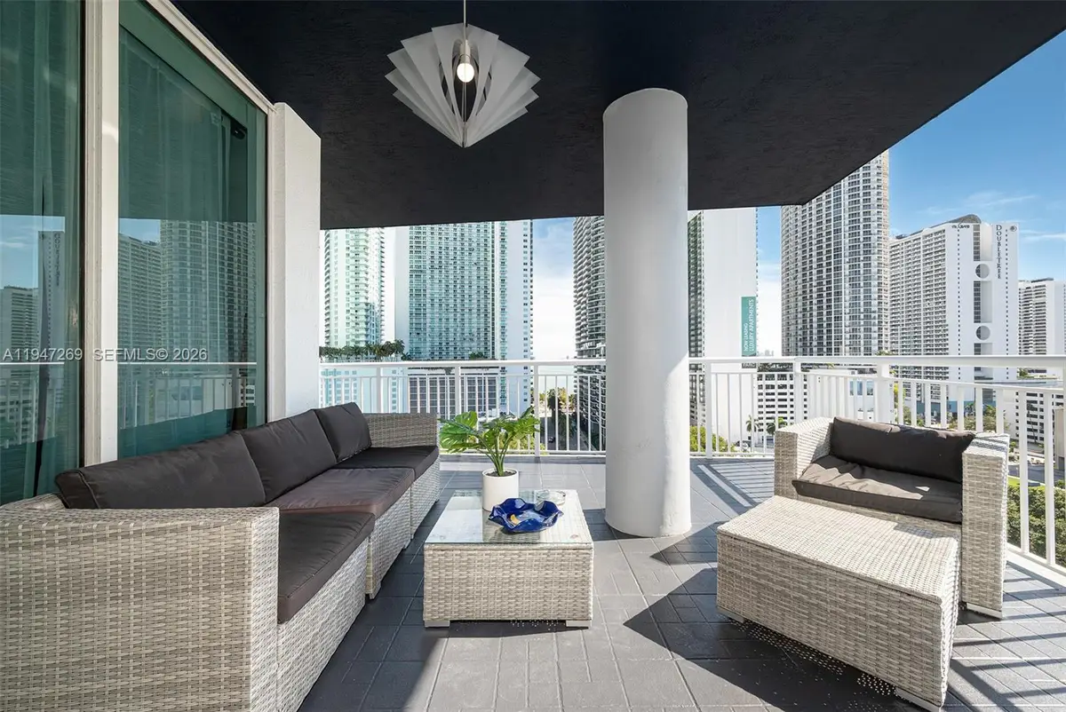 275 NE 18th St #1207, Miami, FL 33132 - Image #1