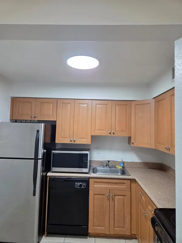 5221 Geneva Way #302, Doral, FL 33166