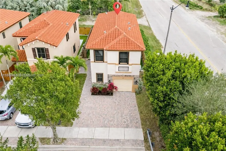 77 NE 37th Pl, Homestead, FL 33033 - Image #2