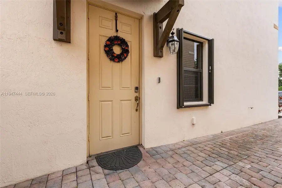 77 NE 37th Pl, Homestead, FL 33033 - Image #3