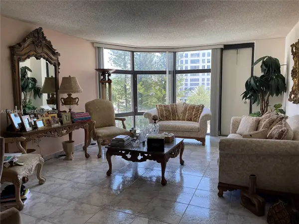 20100 W Country Club Dr #507, Aventura, FL 33180