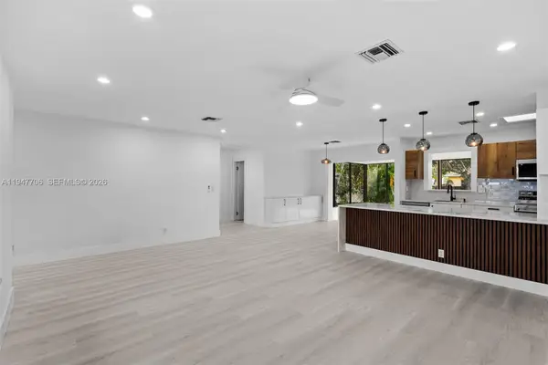 709 SW 4th Ct, Hallandale Beach, FL 33009