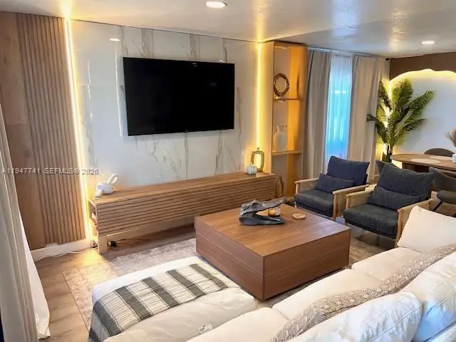 601 NW 10th St, Hallandale Beach, FL 33009 - Image #2