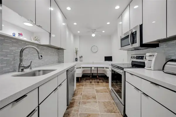 3800 Hillcrest Dr #316, Hollywood, FL 33021