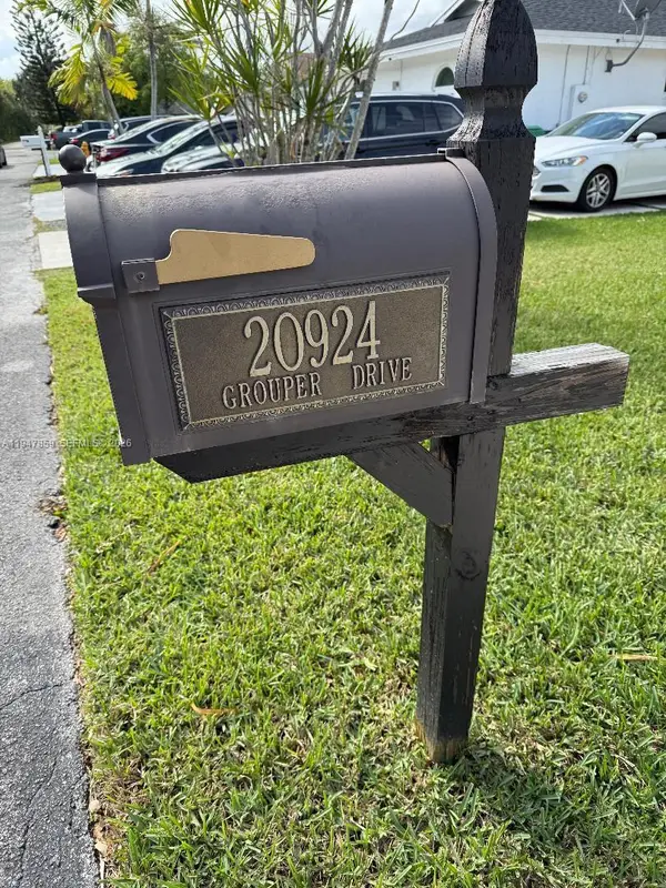 20924 Grouper Dr, Cutler Bay, FL 33189