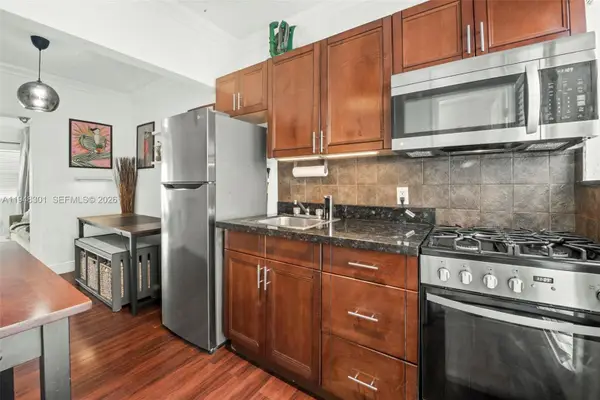 330 74th St #5, Miami Beach, FL 33141