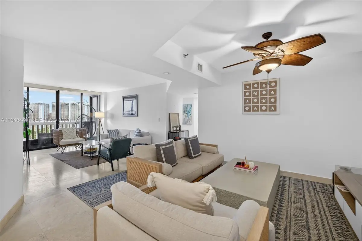 1000 Island Blvd #2105, Aventura, FL 33160 - Image #1