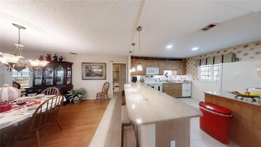 1527 Edgewater Circle, Fort Myers, FL 33919 - Image #3