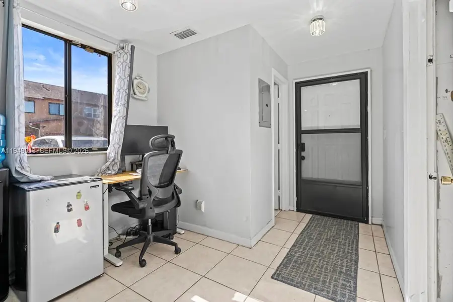 8009 NW 29th St, Sunrise, FL 33322 - Image #3