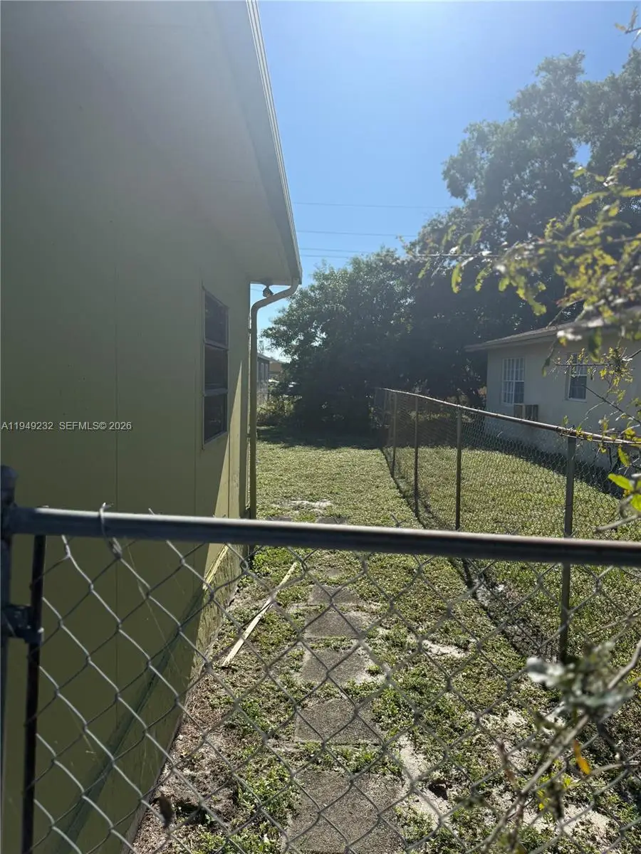 2910 NW 25th St, Fort Lauderdale, FL 33311 - Image #3