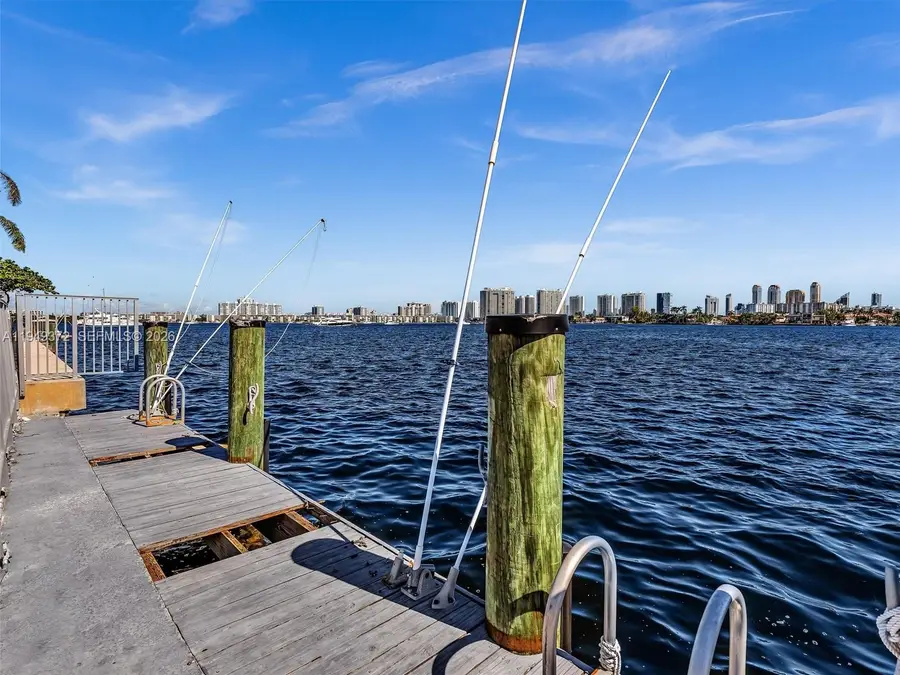 16565 NE 26th Ave #4E, North Miami Beach, FL 33160 - Image #3