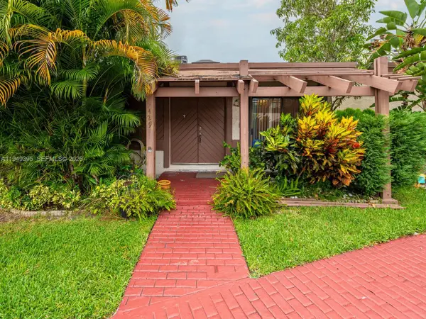 429 Leslie Dr #429, Hallandale Beach, FL 33009