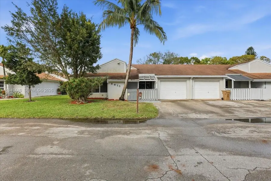 8615 Bridle Path Ct, Davie, FL 33328 - Image #2