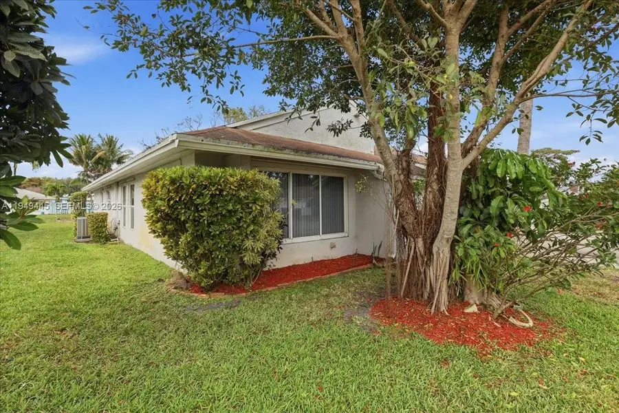 8615 Bridle Path Ct, Davie, FL 33328 - Image #3