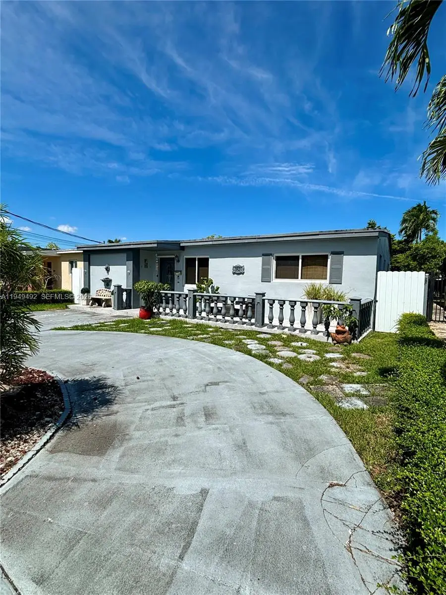 3521 SW 88th Ct, Miami, FL 33165 - Image #2