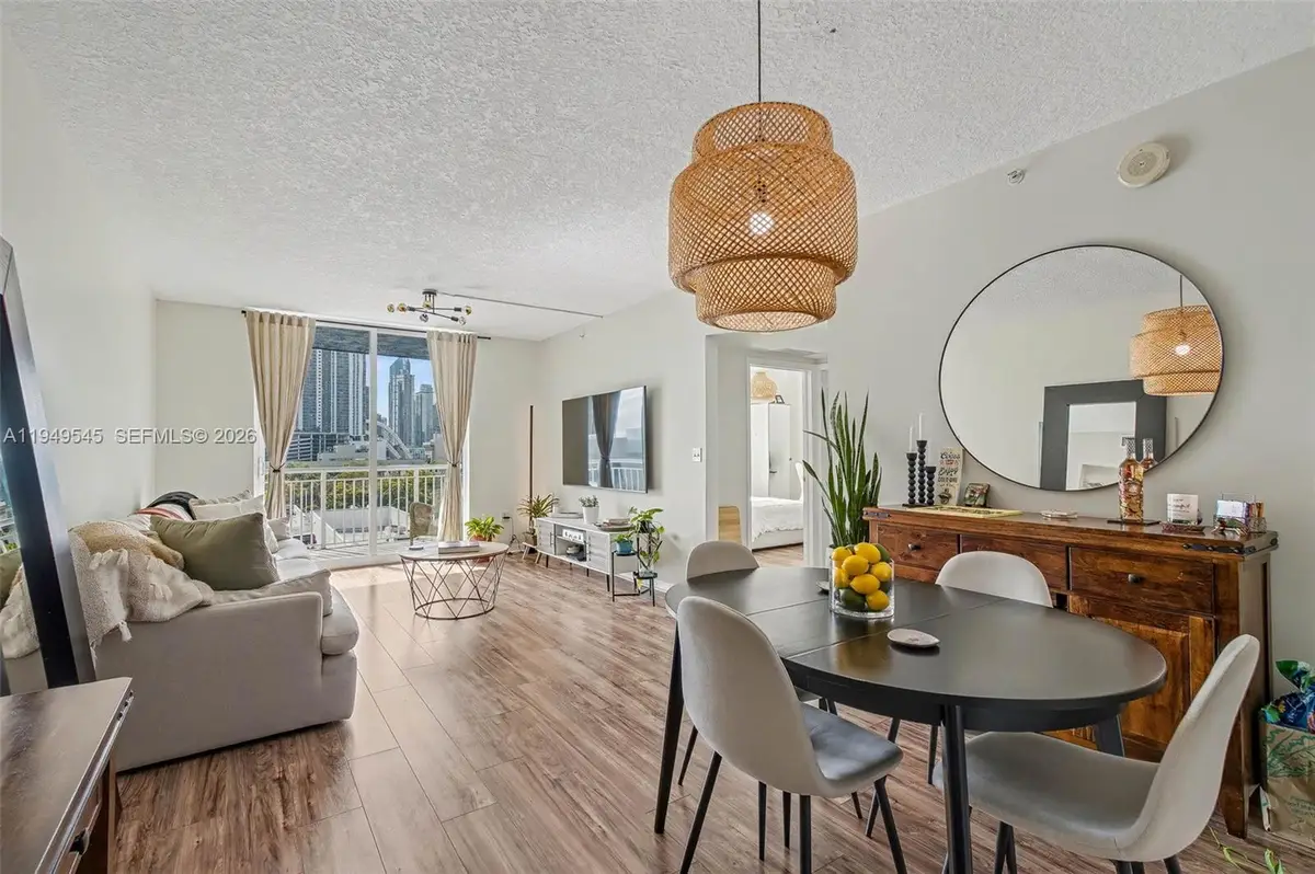 275 NE 18th St #703, Miami, FL 33132 - Image #1