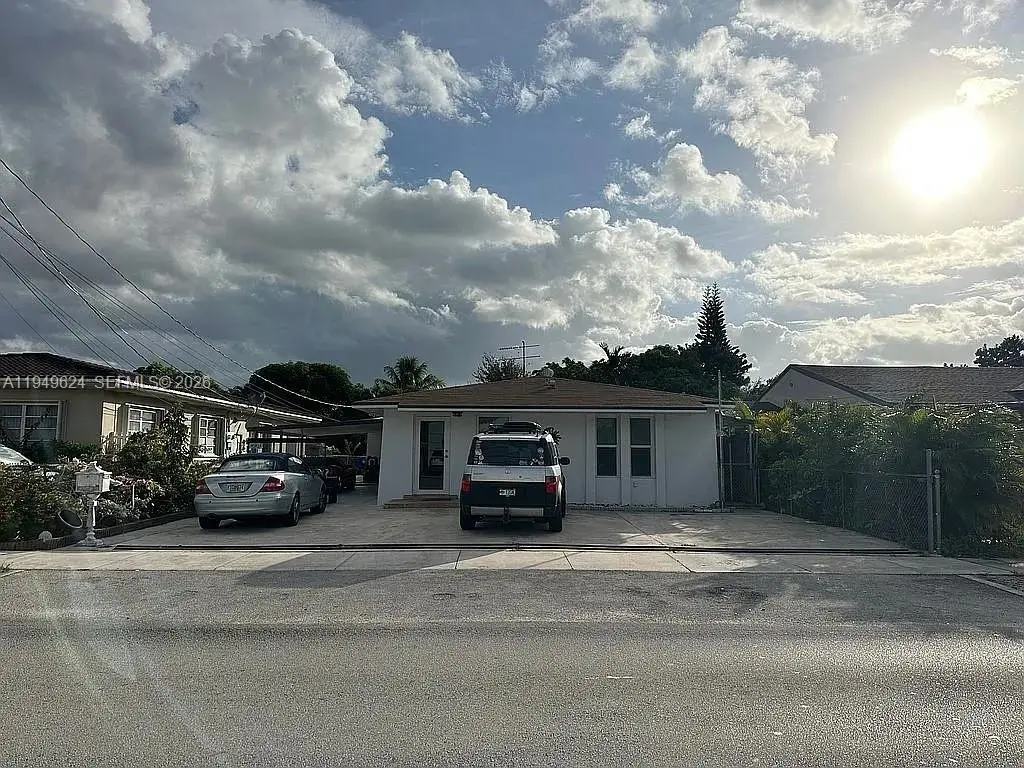901 NW 34th Ave, Miami, FL 33125 - Image #1
