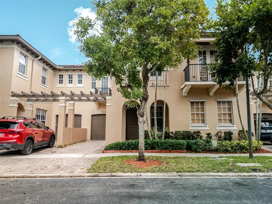 4414 Morgan Ln, Davie, FL 33328 - Image #2