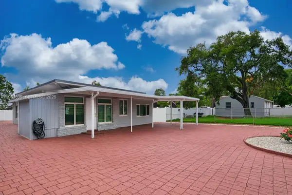 6120 Hayes St, Hollywood, FL 33024