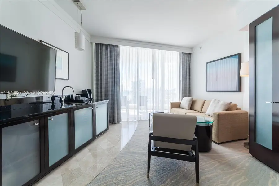 4391 Collins Ave #1914, Miami Beach, FL 33140 - Image #3