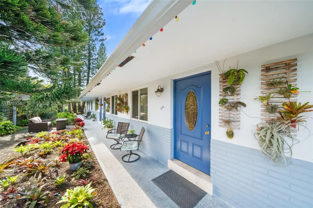 208 NE 4th St, Hallandale Beach, FL 33009 - Image #1