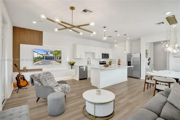 8360 NW 7th Pl, Plantation, FL 33324