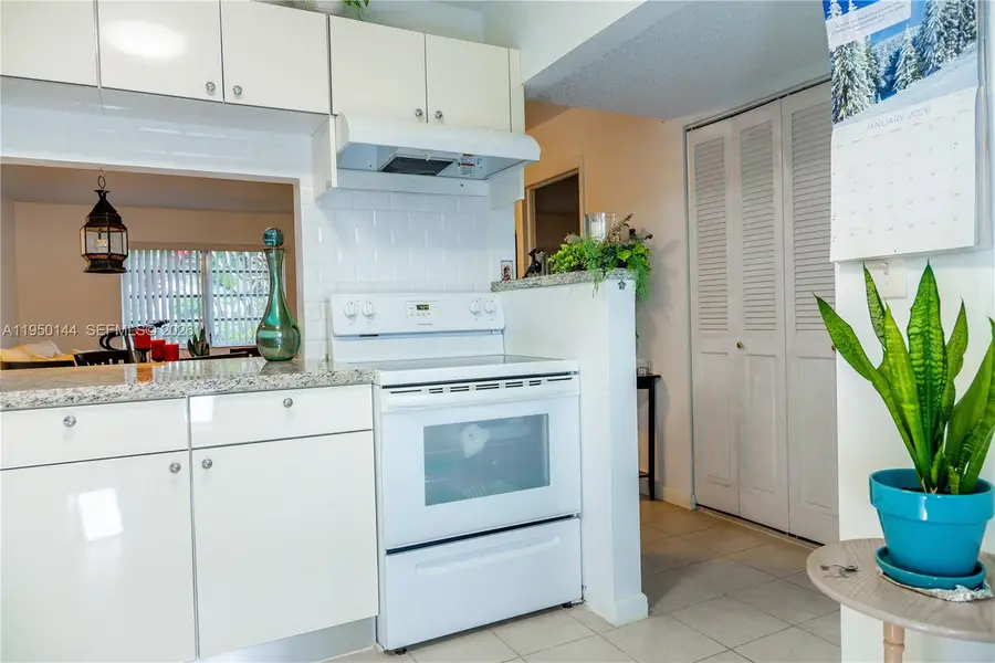 351 Cambridge Rd #107, Hollywood, FL 33024 - Image #2