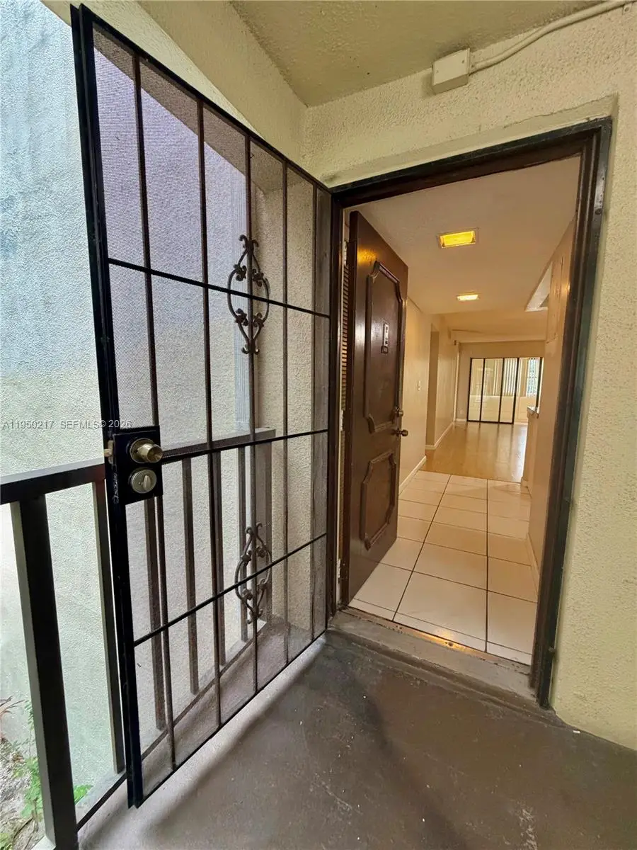 2320 S Cypress Bend Dr #206, Pompano Beach, FL 33069 - Image #3