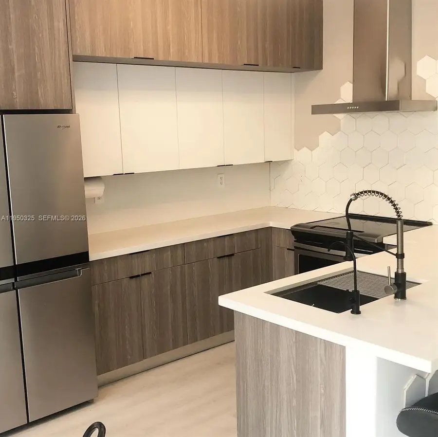 8135 NW 108th Ave, Doral, FL 33178 - Image #2